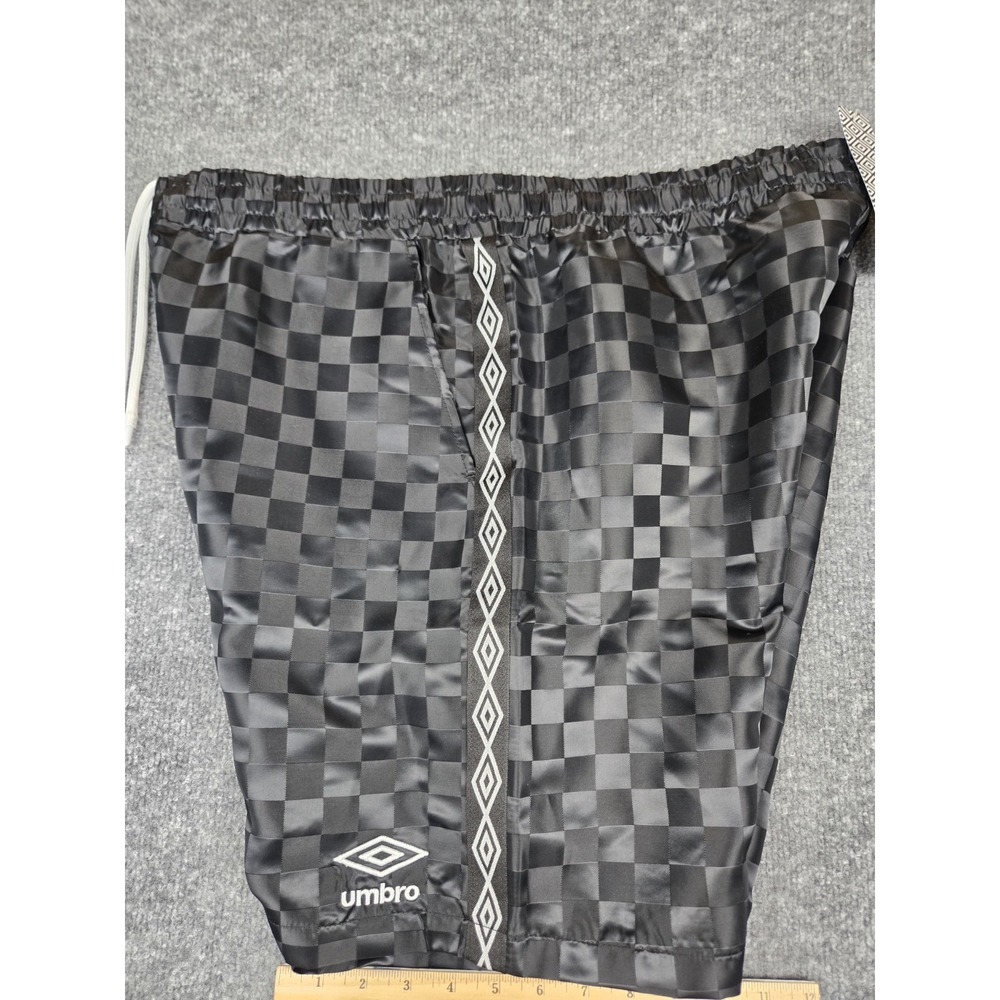 NWT Mens L Vintage Style Umbro Soccer Logo Checkered Athletic Shorts Black #1140